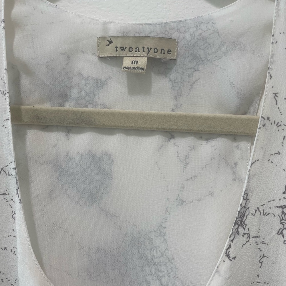 Forever 21 White and Gray Chemise